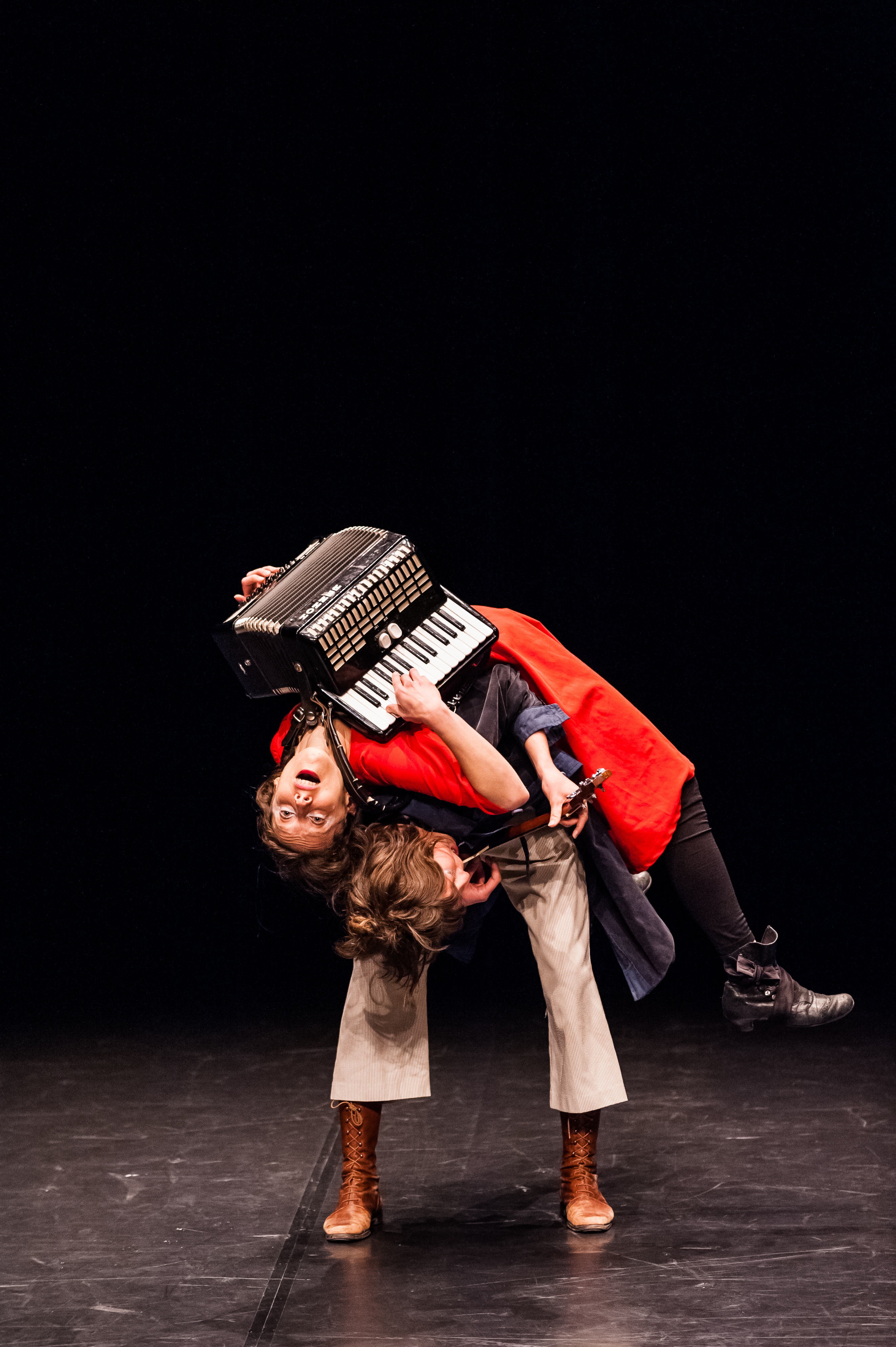La Cie Boca Abierta avec Anne KAEMPF et Lior SHOOV, lauréats de Circus Next et Jeune talents cirque Europe, présentent les étapes de travail de leur projet de spectacle, 