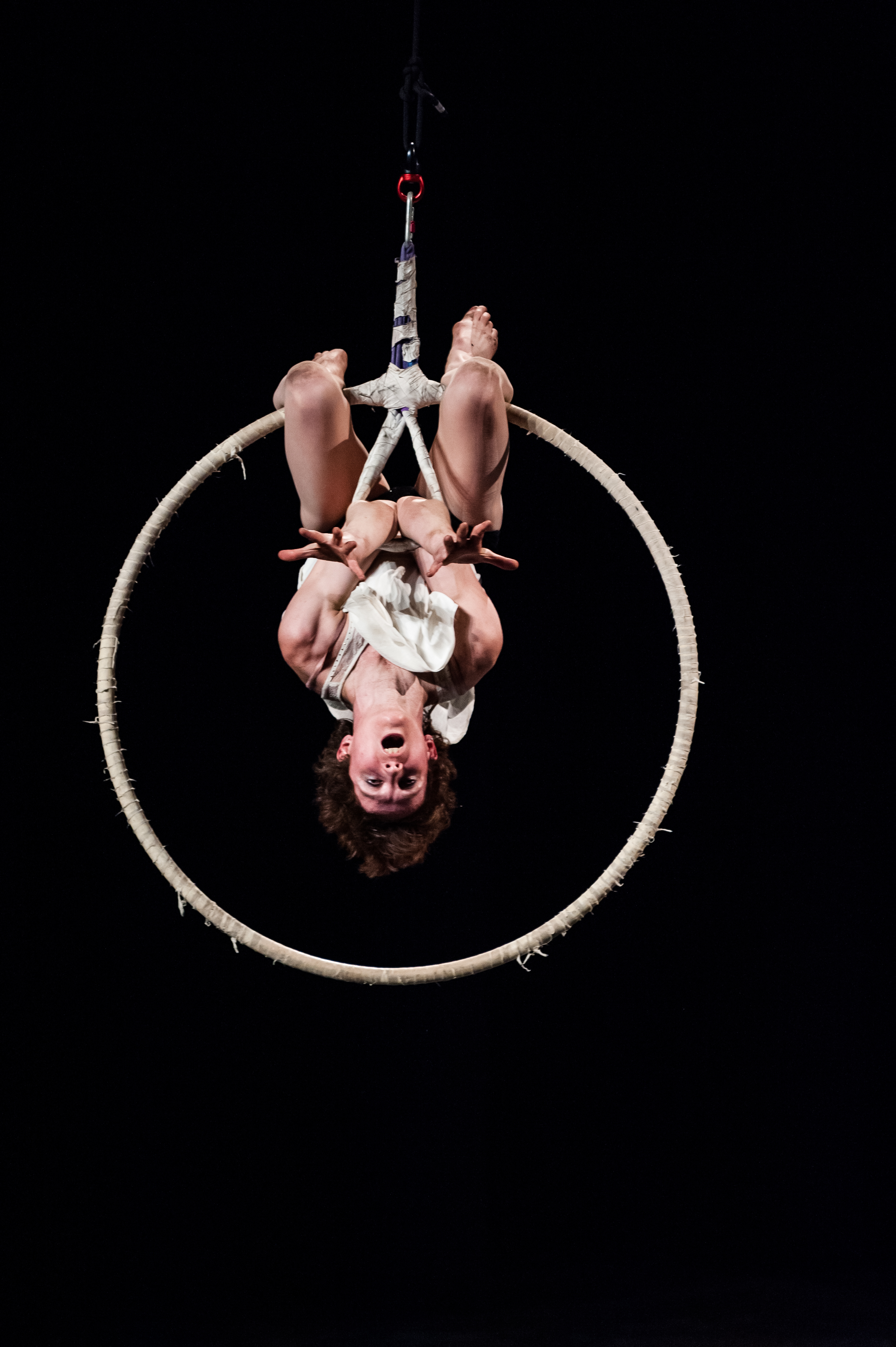 Iona Kewney et Joseph Quimby,  lauréats de Circus Next et Jeune talents cirque Europe, présentent les étapes de travail de leur projet à la cité universitaire de Paris. Le 27 et 28 Avril 2013. 
