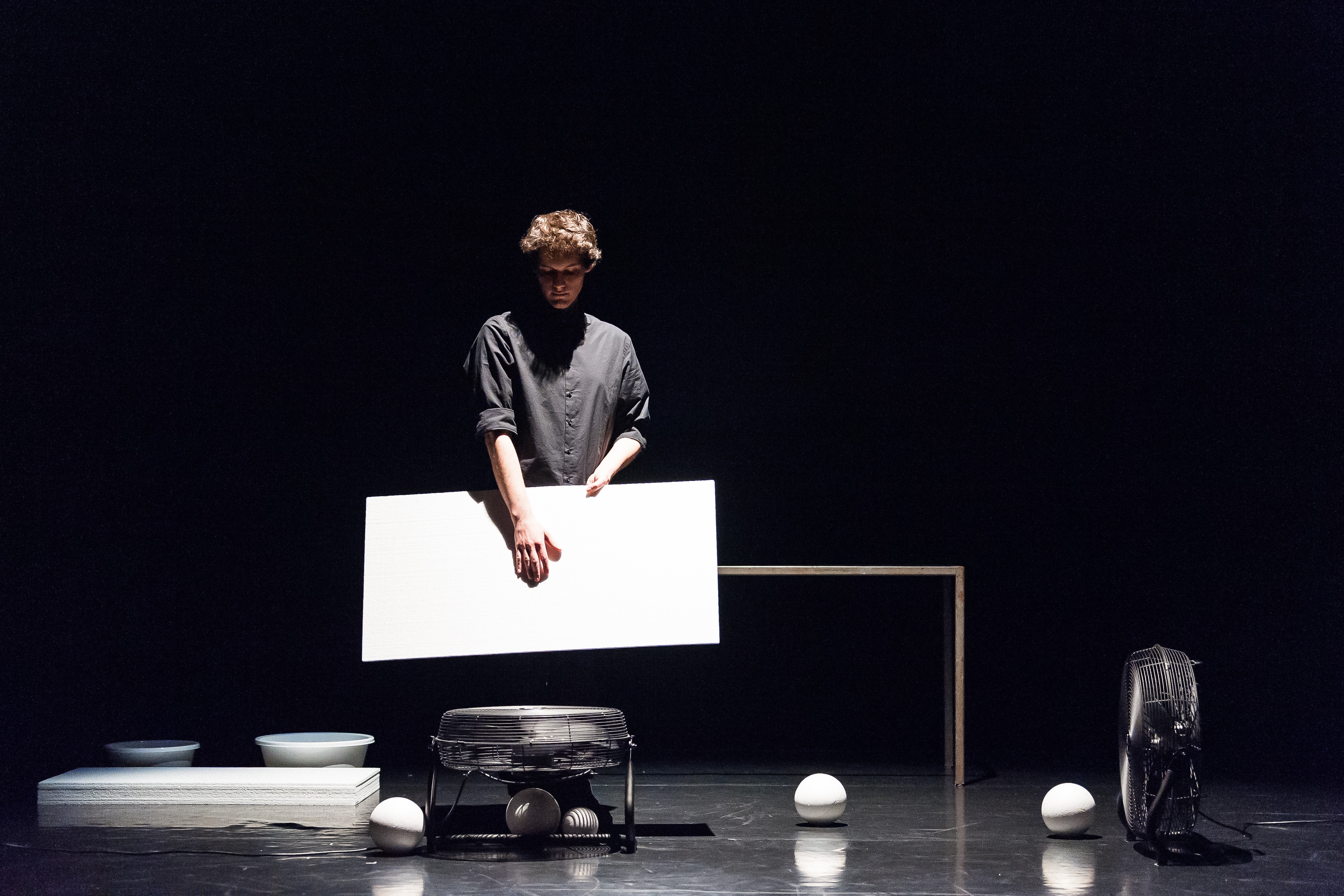 Neerpelt, Belgique, le 30 mai 2018. Andrea Salustri présente Polystyrene research dans le cadre des preselections de Circus Next Platform. 