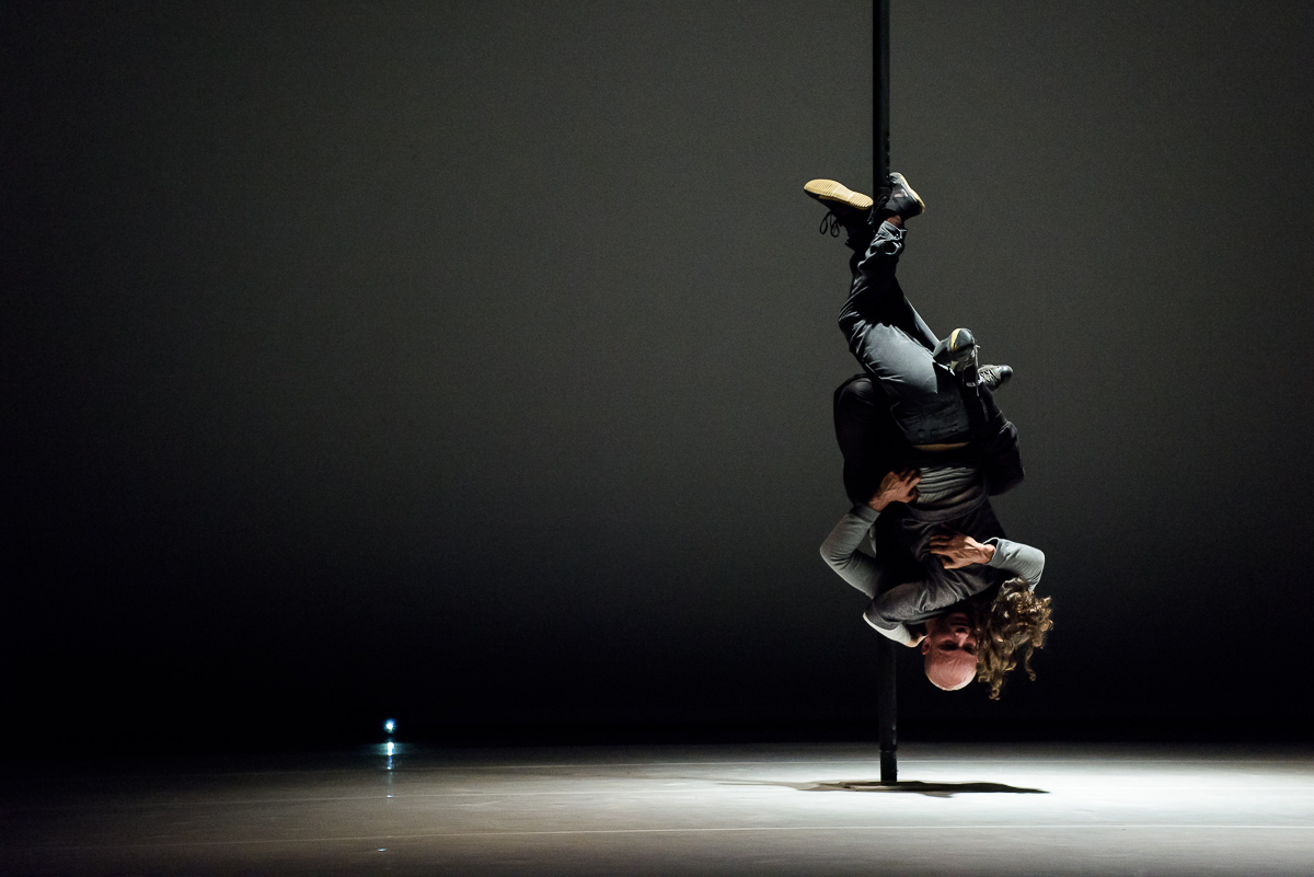 Paris, France, Juin 2016. Theatre de la Cite Universitaire.  Rafael DE PAULA de la Cie du Chaos en presentation du spectacle Nebula dans le cadre de Circus Next. CircusNext est un programme europeen destine a identifier, accompagner et soutenir une nouvelle generation d’auteurs circassiens et à favoriser ainsi l’eclosion d’écritures nouvelles. Les projets selectionnés par un jury se voient dotes d’une bourse d’aide à l’ecriture, de residences de creation et de visibilite à l’echelle europeenne. A l’issue de ce temps de travail, ils presentent un extrait abouti de leur futur spectacle. 