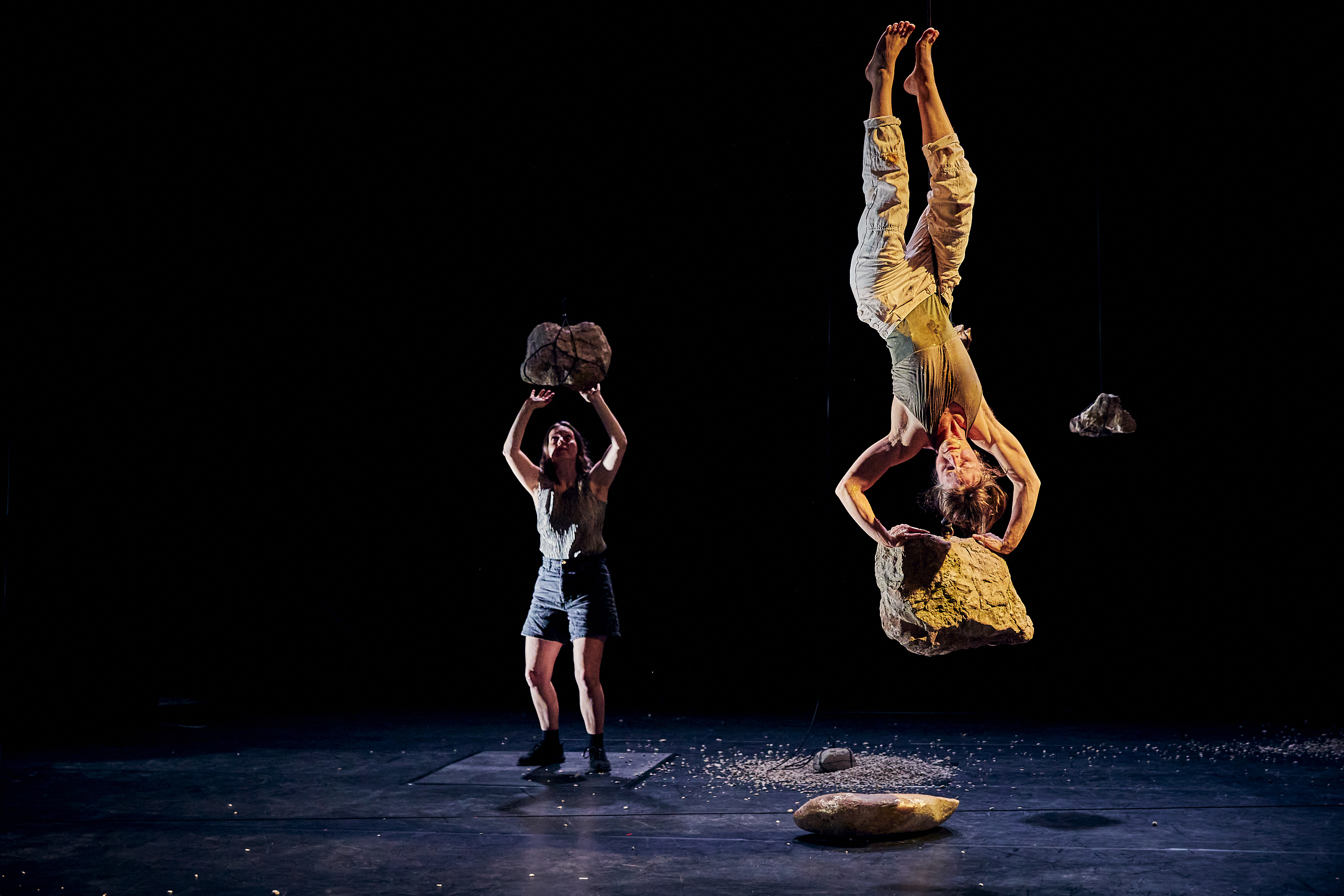 <p>Le Bruit des Pierres, de Maison Courbe, lors de la Sélection Européenne des finalistes de Circusnext, le 16 mai 2024 au Théâtre de la Cité Internationale. ©Joseph Banderet</p> 